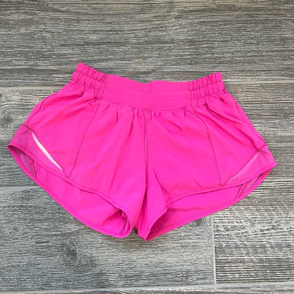 Lululemon Hotty Hot Low-Rise Lined Short 2.5” Sonic Pink